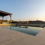 Apartamento Avra With Sunset View & Hot Tub In