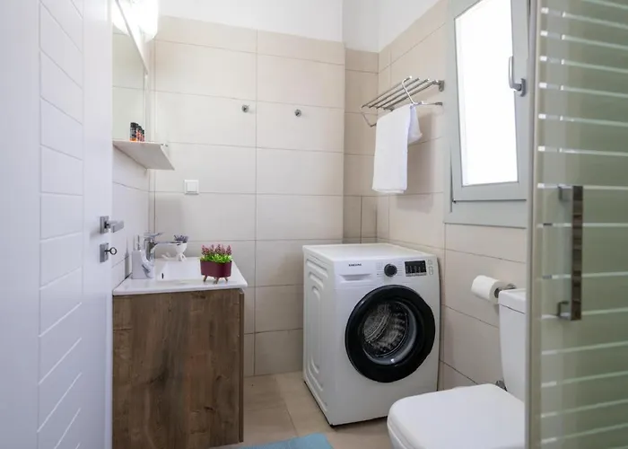 Апартаменты Avra With Sunset View & Hot Tub In Ия