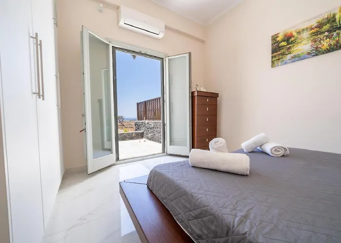 Апартаменты Avra With Sunset View & Hot Tub In Ия