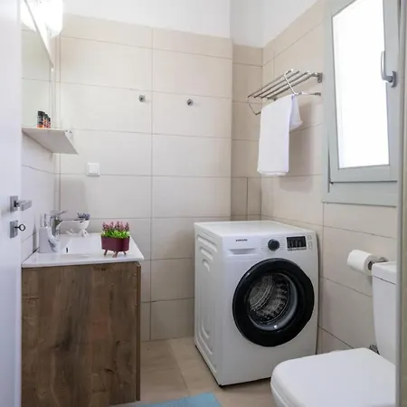 Apartment Avra With Sunset View & Hot Tub In Oia (Santorini)