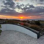 아파트 Avra With Sunset View & Hot Tub In *