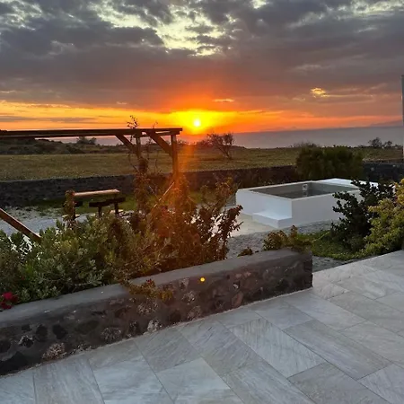 Avra With Sunset View & Hot Tub In Apartmán