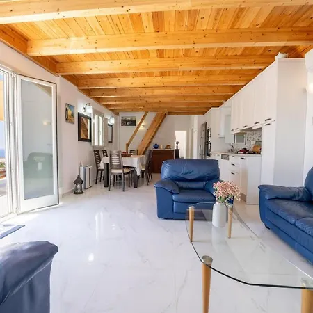 Apartmán Avra With Sunset View & Hot Tub In *